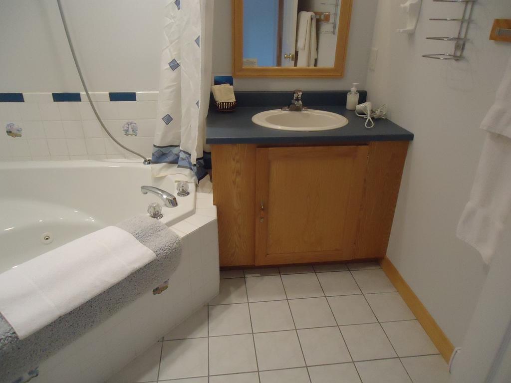 Ocean View Motel And Chalets 체티캠프 객실 사진