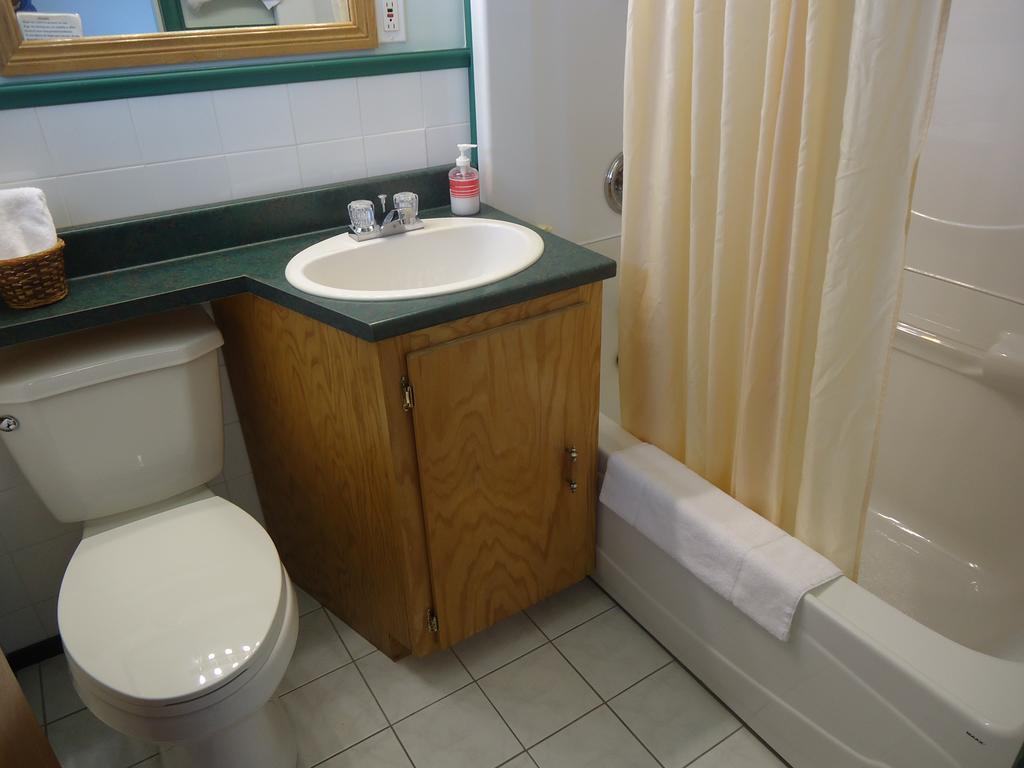 Ocean View Motel And Chalets 체티캠프 객실 사진
